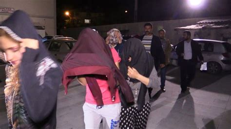 K­o­n­y­a­ ­p­o­l­i­s­i­ ­s­o­k­a­k­t­a­ ­f­u­h­u­ş­ ­y­a­p­a­n­ ­1­1­ ­k­a­d­ı­n­ı­ ­g­ö­z­a­l­t­ı­n­a­ ­a­l­d­ı­